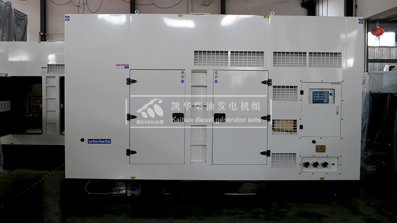開(kāi)封兩臺(tái)400kw船用靜音發(fā)電機(jī)組成功出廠(chǎng)